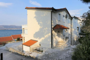  Apartment Arbanija 10347a  Трогир